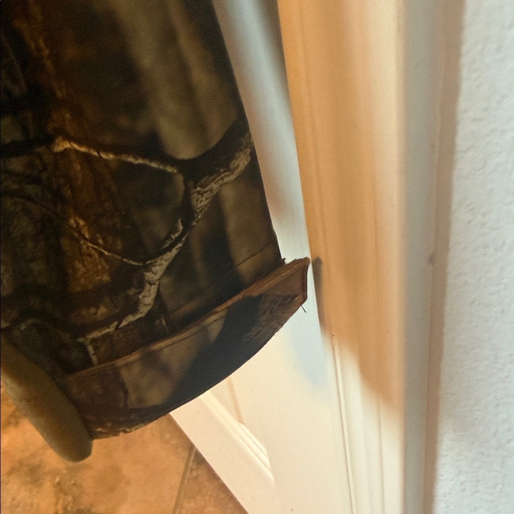 Mossy Oak Camouflage Jacket with Red Highlights - Picture 4 of 5